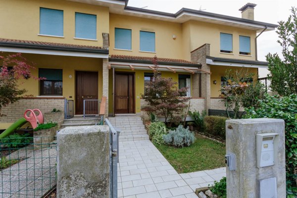 casa indipendente in vendita ad Agna