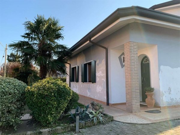 casa indipendente in vendita ad Agna