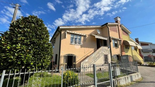casa indipendente in vendita ad Agna