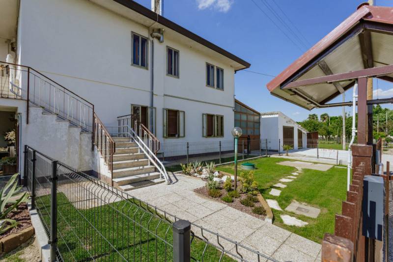 casa indipendente in vendita ad Agna