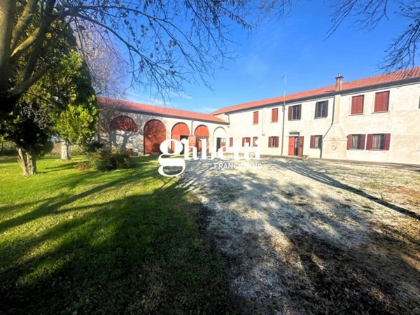 casa indipendente in vendita ad Agna