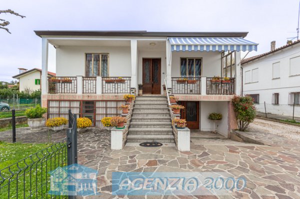 casa indipendente in vendita ad Agna