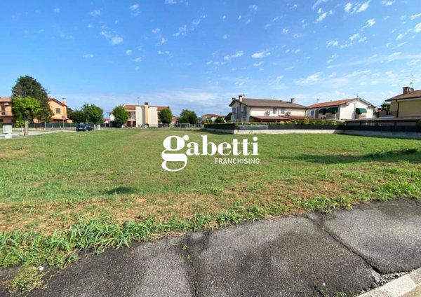 terreno edificabile in vendita ad Agna