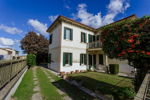 casa indipendente in vendita ad Agna