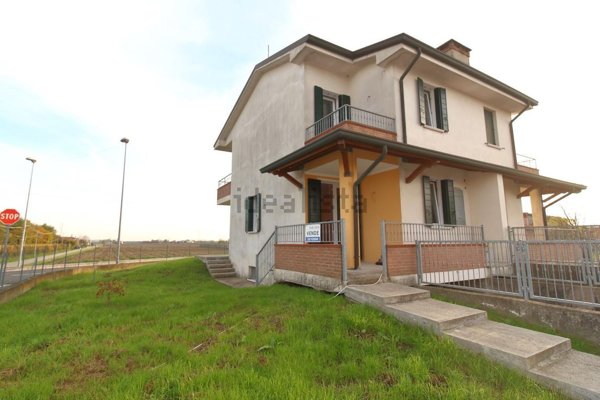 casa indipendente in vendita ad Agna