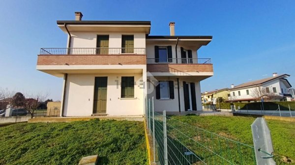 casa indipendente in vendita ad Agna