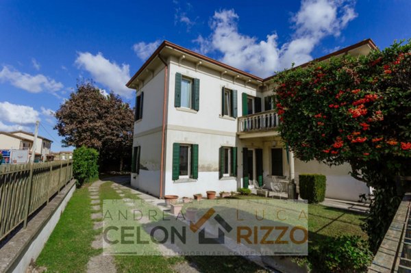 casa indipendente in vendita ad Agna