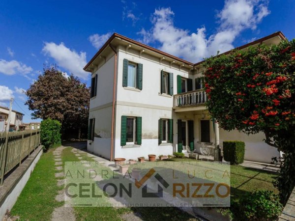 casa indipendente in vendita ad Agna