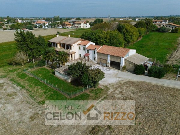 casa indipendente in vendita ad Agna