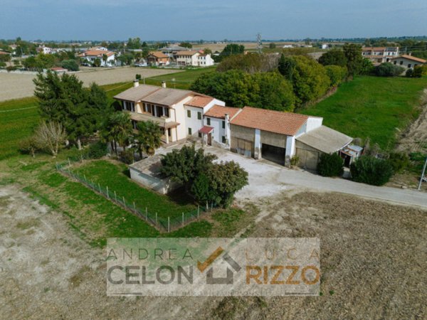 casa indipendente in vendita ad Agna