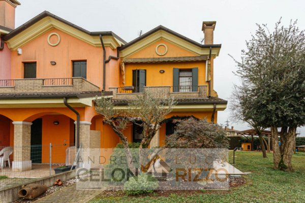 casa semindipendente in vendita ad Agna