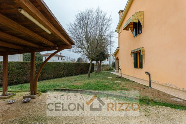 casa semindipendente in vendita ad Agna