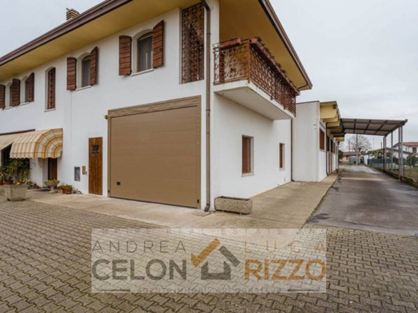 locale commerciale in vendita ad Agna