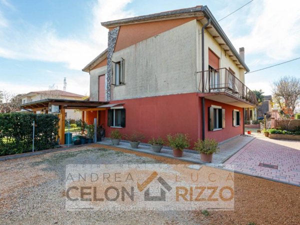 casa indipendente in vendita ad Agna