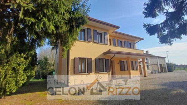 casa indipendente in vendita ad Agna