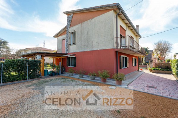 casa indipendente in vendita ad Agna