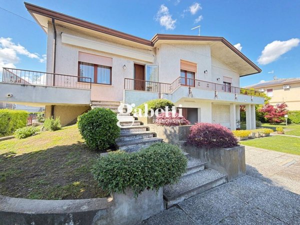casa indipendente in vendita ad Agna
