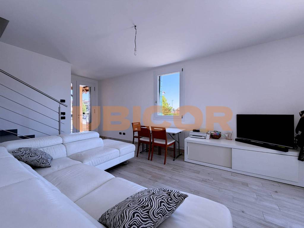 casa indipendente in vendita ad Agna