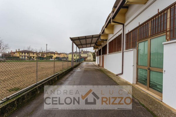 locale commerciale in vendita ad Agna