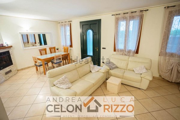 casa indipendente in vendita ad Agna in zona Frapiero