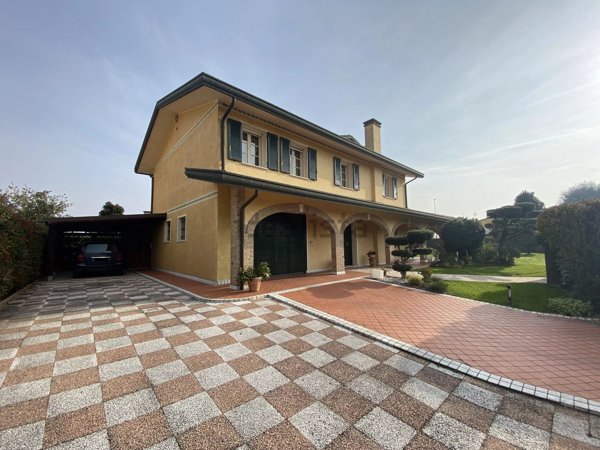 casa indipendente in vendita ad Agna