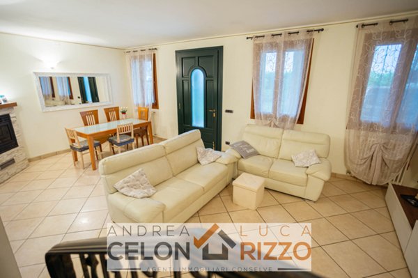casa indipendente in vendita ad Agna in zona Frapiero