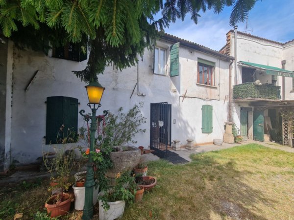 casa semindipendente in vendita ad Albignasego in zona Mandriola