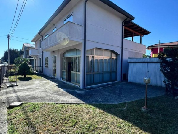 casa indipendente in vendita ad Albignasego in zona Lion