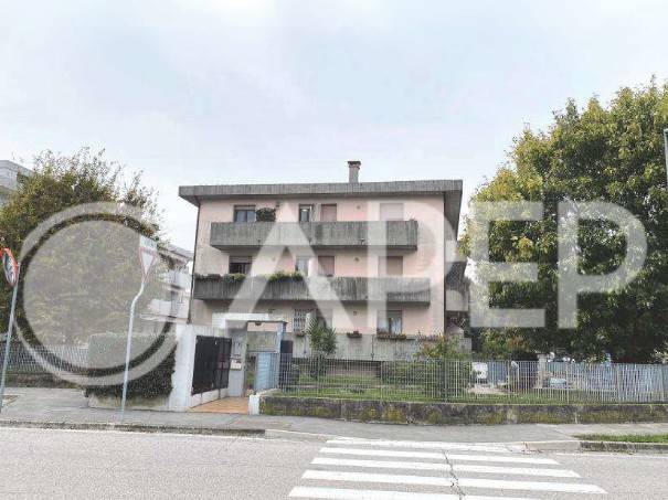 locale commerciale in vendita ad Albignasego