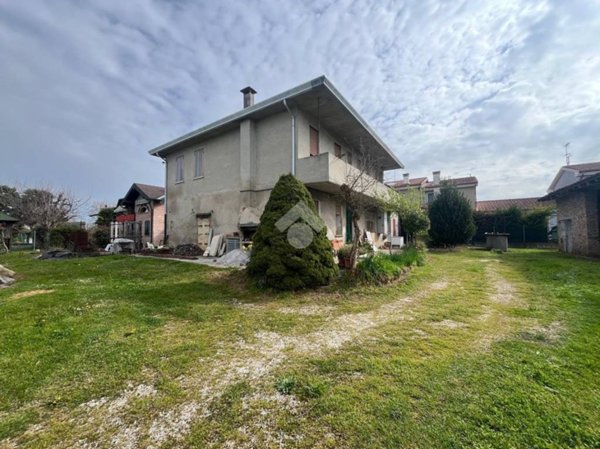 casa indipendente in vendita ad Albignasego in zona Lion