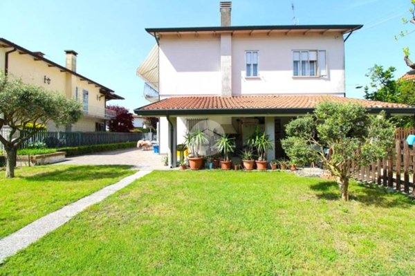 casa indipendente in vendita ad Albignasego in zona Lion
