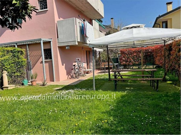 casa indipendente in vendita ad Albignasego in zona Mandriola