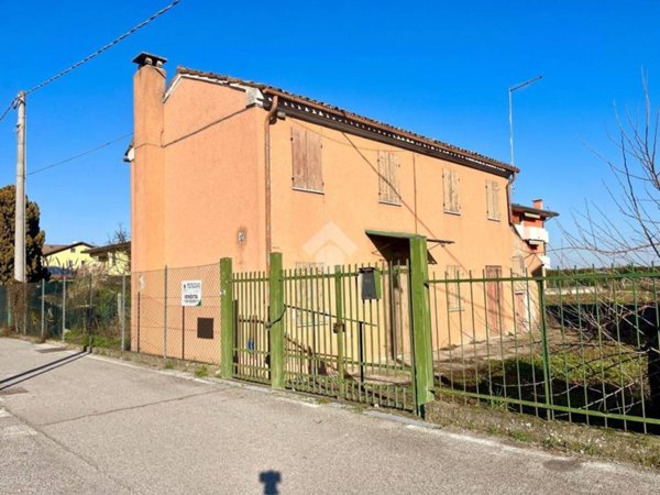 casa indipendente in vendita ad Albignasego in zona Lion