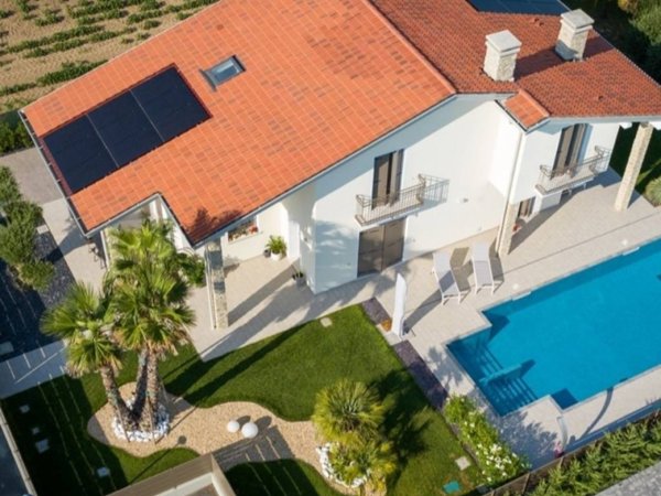 casa indipendente in vendita ad Albignasego in zona Lion
