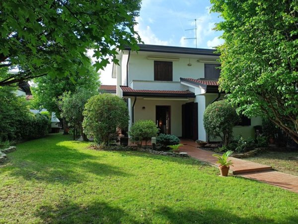 casa indipendente in vendita ad Albignasego in zona Mandriola