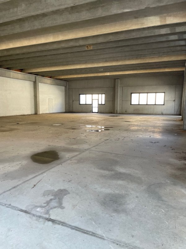 locale di sgombero in vendita ad Albignasego in zona Mandriola