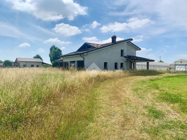 casa indipendente in vendita ad Albignasego in zona Lion