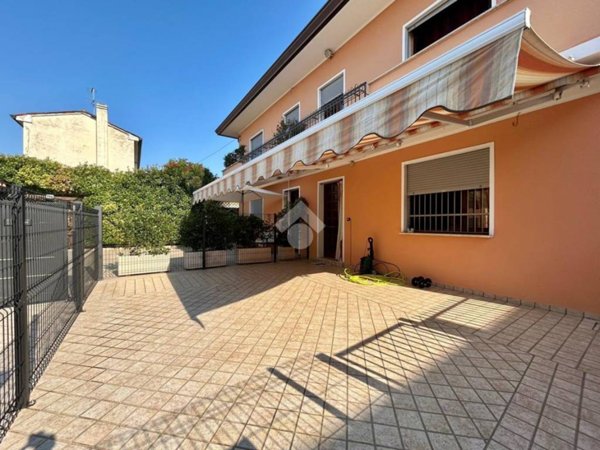 casa indipendente in vendita ad Albignasego in zona Lion