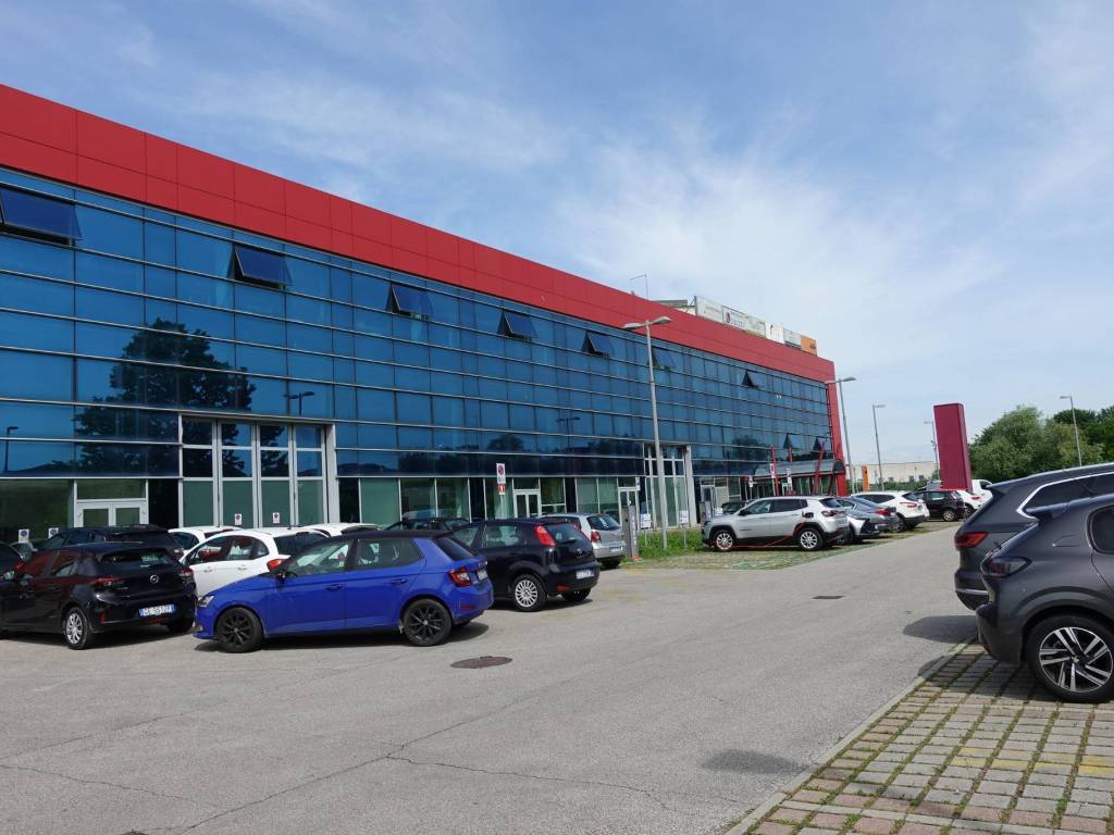 locale commerciale in vendita ad Albignasego in zona Mandriola