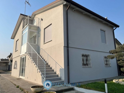 casa indipendente in vendita ad Albignasego in zona Mandriola