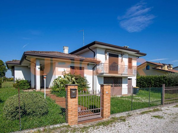 casa indipendente in vendita ad Albignasego in zona Lion