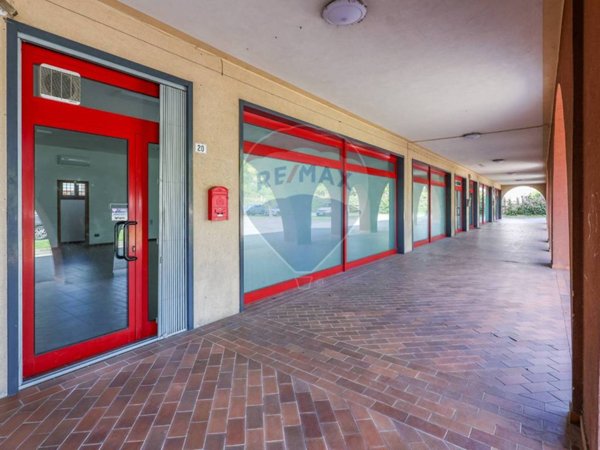 negozio in vendita ad Albignasego in zona Mandriola