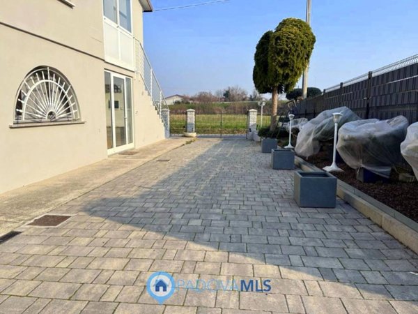 casa indipendente in vendita ad Albignasego in zona Mandriola