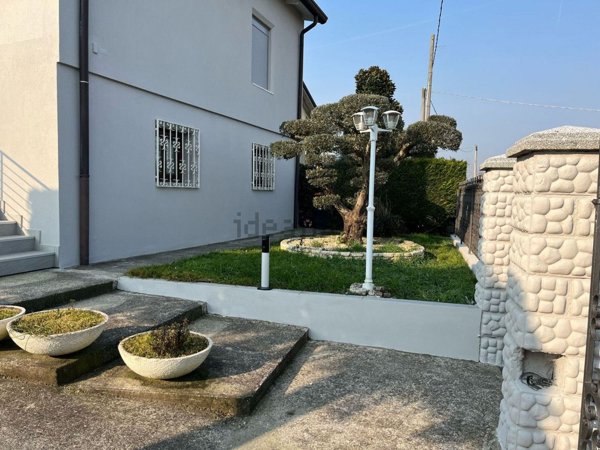 casa indipendente in vendita ad Albignasego in zona Mandriola