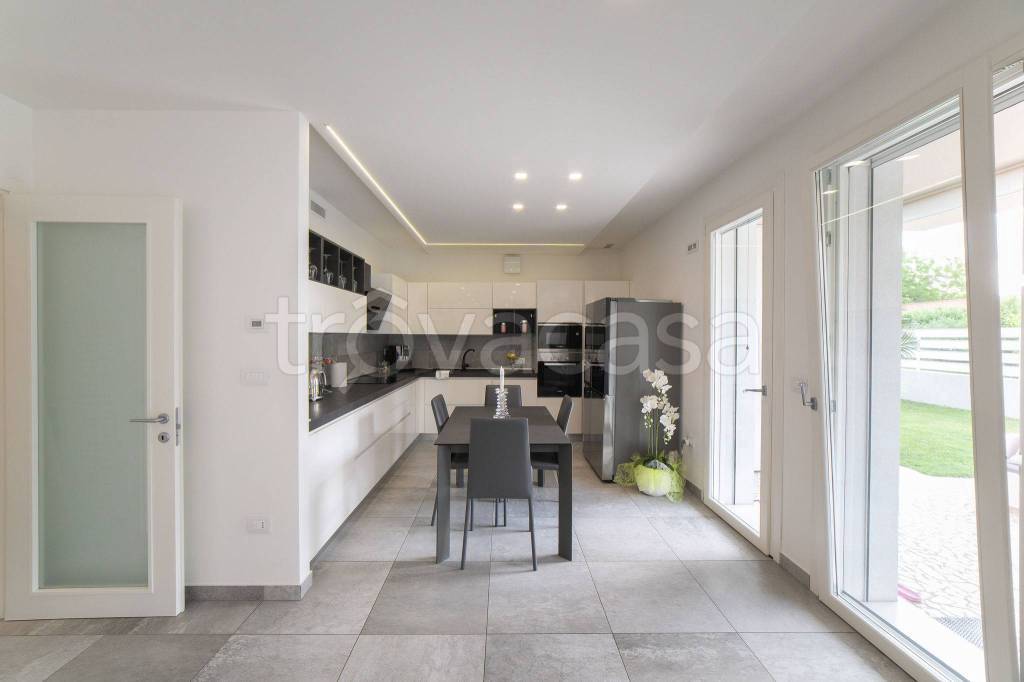 casa indipendente in vendita ad Albignasego in zona Mandriola