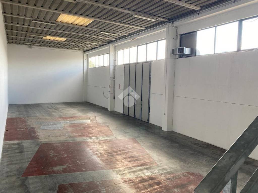 locale commerciale in vendita ad Albignasego