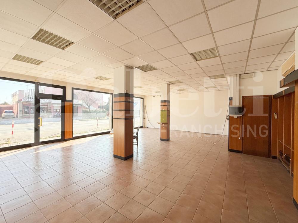 negozio in vendita ad Albignasego in zona Lion
