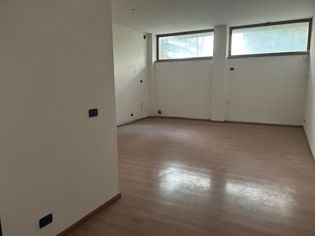 negozio in vendita ad Albignasego in zona Mandriola