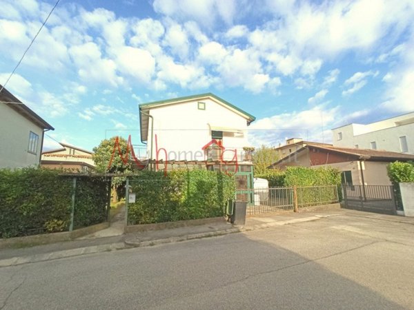 casa indipendente in vendita ad Albignasego in zona Mandriola