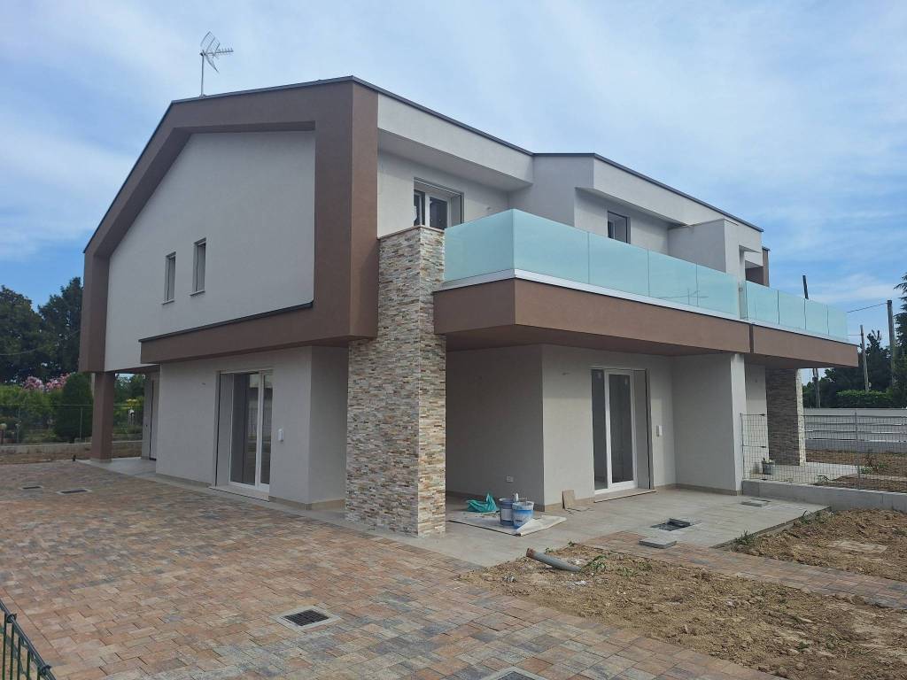 casa indipendente in vendita ad Albignasego in zona Lion
